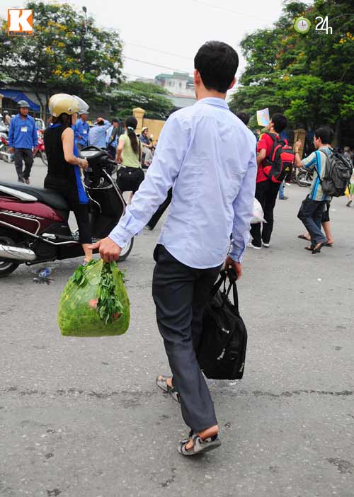 Sĩ tử ùn ùn lên Hà Nội dự thi đại học - Hình 8