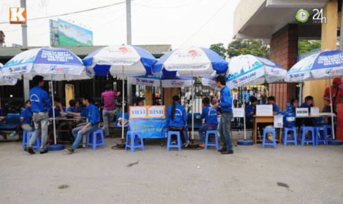Sĩ tử ùn ùn lên Hà Nội dự thi đại học - Hình 10