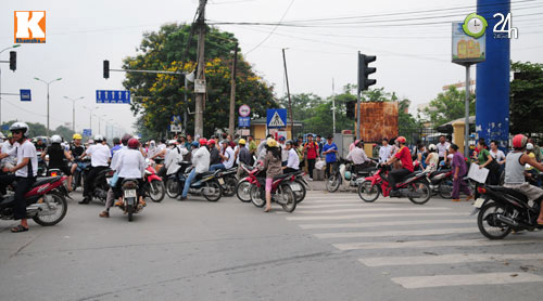 Sĩ tử ùn ùn lên Hà Nội dự thi đại học - Hình 1