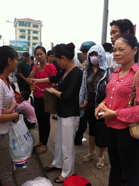 Sĩ tử ùn ùn lên Hà Nội dự thi đại học - Hình 19