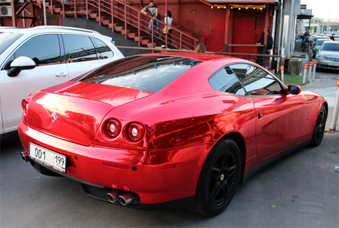 Siêu xe Ferrari mạ crôm đỏ rực - Hình 3