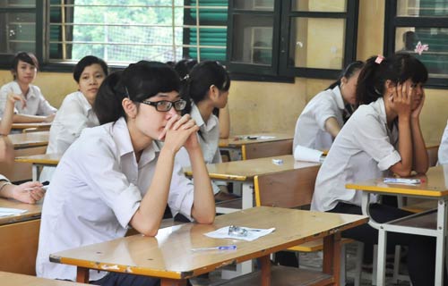 Thí sinh đang làm bài thi môn Văn - Hình 5