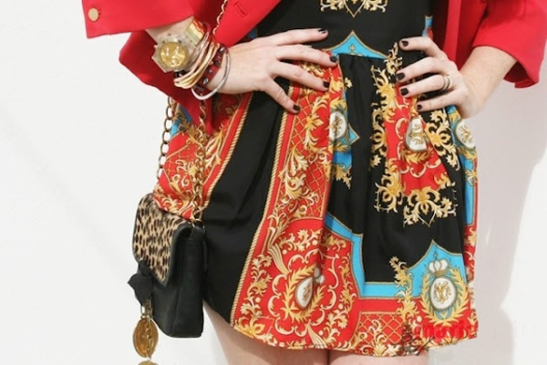 Tôn vẻ sang trọng với họa tiết khăn lụa - Hình 6
