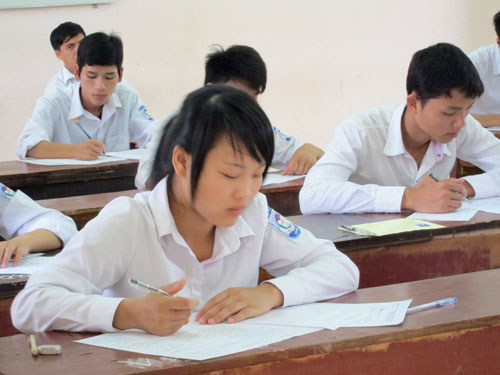 Vượt sông, vượt suối đến trường thi - Hình 1