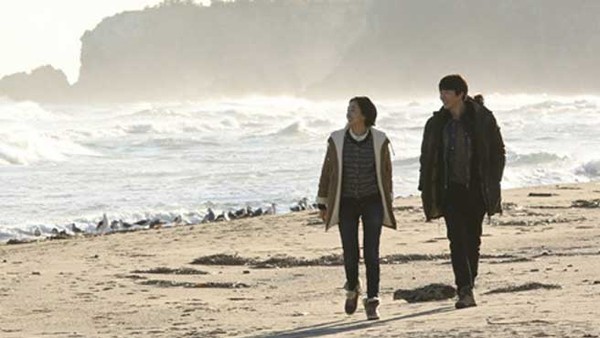 Kwon Sang Woo, Soo Ae hẹn hò trên bãi biển - Hình 1