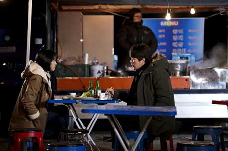 Kwon Sang Woo, Soo Ae hẹn hò trên bãi biển - Hình 2