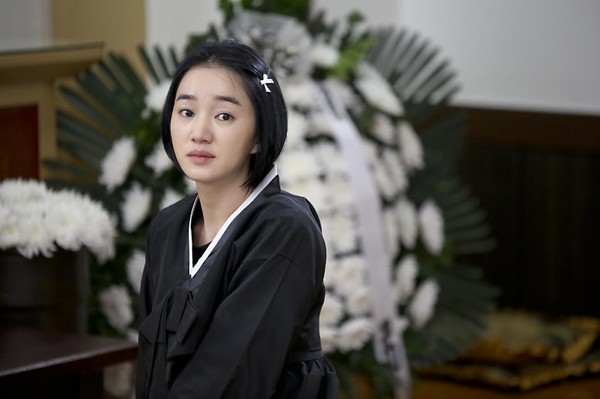 Kwon Sang Woo, Soo Ae hẹn hò trên bãi biển - Hình 3