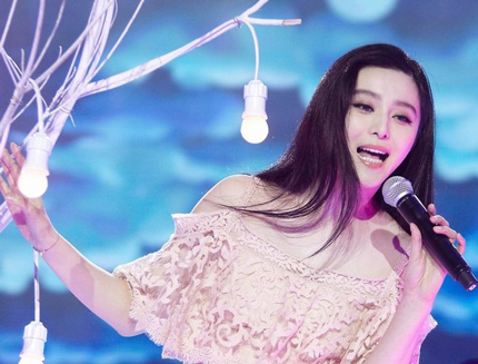 Liễu Nham, Phạm Băng Băng bận rộn vào thời khắc giao thừa - Hình 5