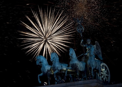 Người dân Á - Âu đón 2013 - Hình 3