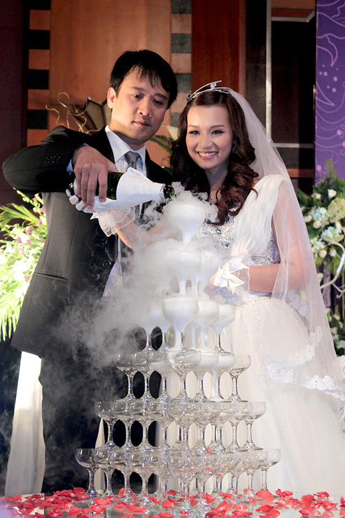 Những em bé nổi tiếng sẽ chào đời trong năm 2013 - Hình 11