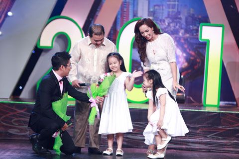 Vợ chồng Thúy Hạnh hát mừng năm mới - Hình 3