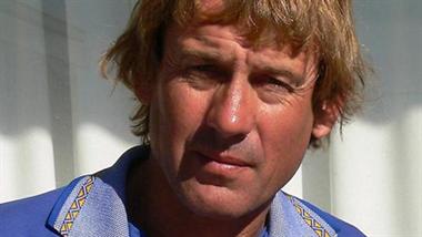 2 lần bị cá mập tấn công vẫn sống sót - Hình 1