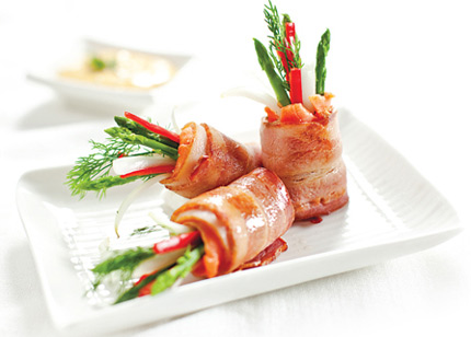 [Chế biến] - Cá hồi cuộn măng tây - Hình 1