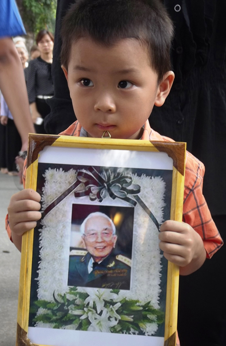 Dong ngươi vân nôi dai chơ vao viêng Đai tương Vo Nguyên Giap - Hình 3