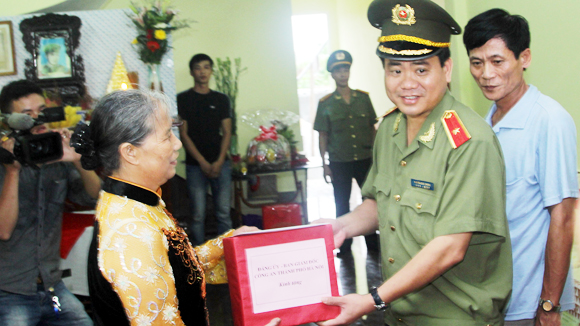 Giảm phiền hà, tạo thuận lợi tối đa phục vụ nhân dân - Hình 1