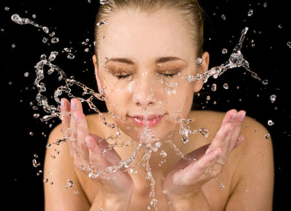 Mẹo chăm sóc da vùng mắt không bị nhăn nheo ngày thu - Hình 2