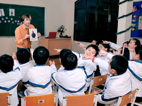 Mô hình &'chất lượng cao' bóp méo trường công - Kỳ 4: Mạnh dạn giao trường tư - Hình 1