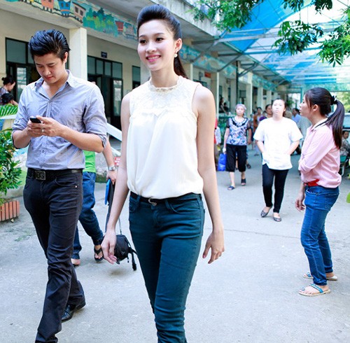 Những kiểu tóc nhìn là yêu của hoa hậu Thu Thảo - Hình 18