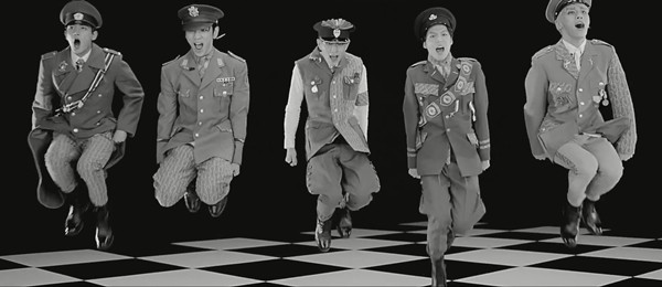 Taemin sexy giữa đội hình kín như bưng của SHINee - Hình 7