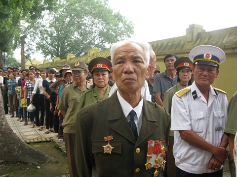 Xúc động mẹ Việt Nam anh hùng viếng Đại tướng - Hình 8