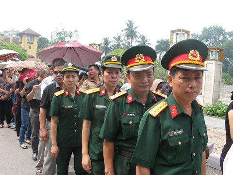Xúc động mẹ Việt Nam anh hùng viếng Đại tướng - Hình 10