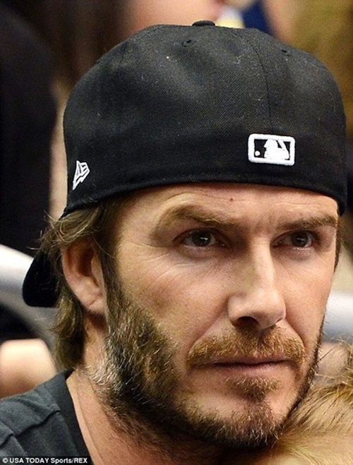 Bà ngoại mất, Beckham đưa quý tử đi xem bóng bầu dục cho vơi nỗi buồn - Hình 4