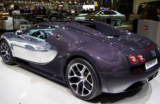 Cặp Bugatti Veyron mui trần tuyệt đẹp tại Dubai Motor Show - Hình 1