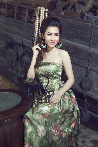 Hoa hậu Phan Thu Quyên đẹp mong manh - Hình 2