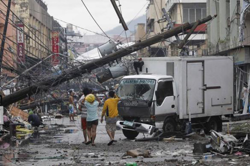 Người Việt ở địa ngục Tacloban: Đói khát bủa vây - Hình 1