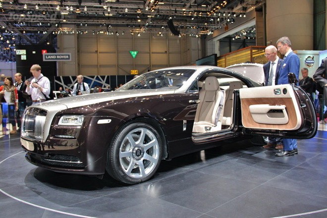 Rolls-Royce Wraith Drophead Coupe được bán ra năm 2015 - Hình 4