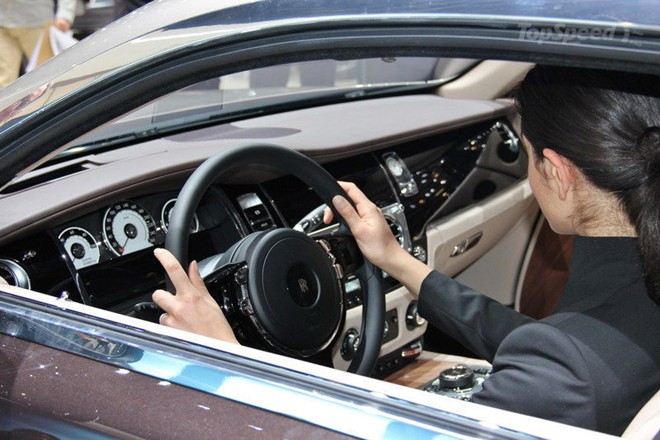 Rolls-Royce Wraith Drophead Coupe được bán ra năm 2015 - Hình 6