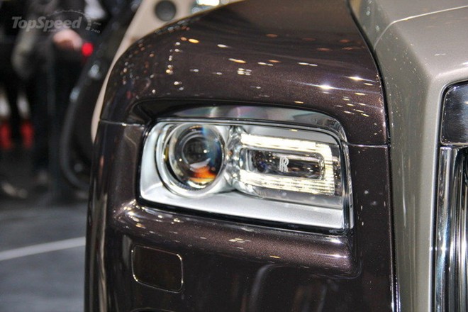 Rolls-Royce Wraith Drophead Coupe được bán ra năm 2015 - Hình 12