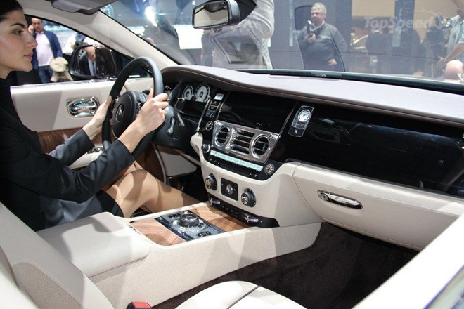Rolls-Royce Wraith Drophead Coupe được bán ra năm 2015 - Hình 7