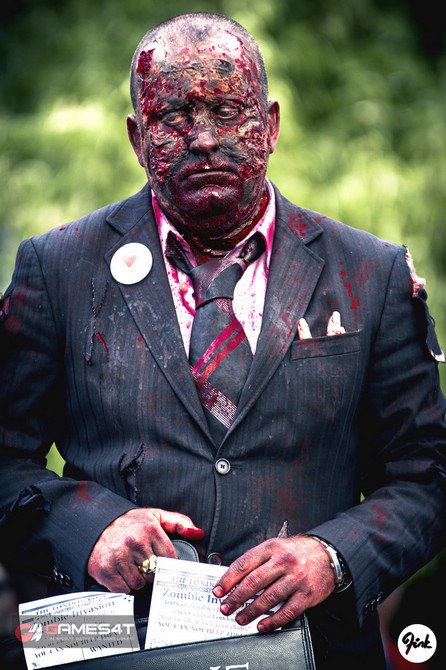 Rùng mình với xác sống nhan nhản tại World Zombie Day - Hình 23