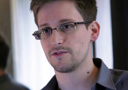 Snowden lừa đồng nghiệp cũ để lấy tài liệu mật - Hình 1