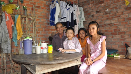 3 con bơ vơ vì cha vướng vòng lao lý, mẹ bỏ đi biệt tích - Hình 2