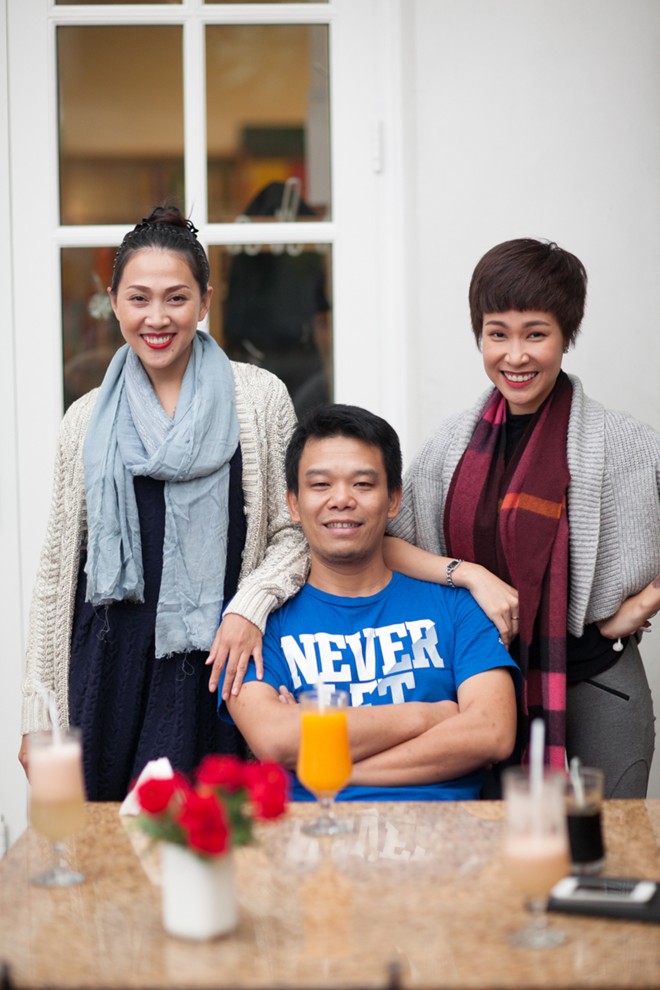 Uyên Linh rủ rê Nguyên Thảo tự sướng trước giờ tập - Hình 1