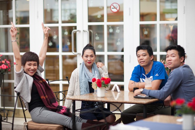 Uyên Linh rủ rê Nguyên Thảo tự sướng trước giờ tập - Hình 4