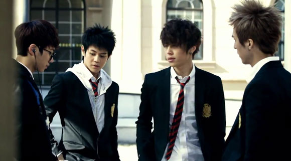Huynh đệ tương tàn trong MV K-pop - Hình 3