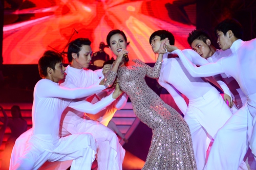 Những khoảnh khắc đầy cảm xúc tại chung kết Vietnam Idol - Hình 14