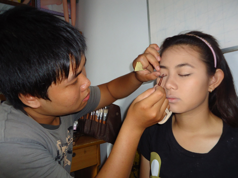 Thi make-up: Phong cách nhẹ nhàng cho tuổi 20 - Hình 8
