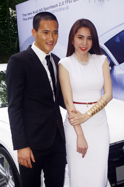 Thị phi và chiếc đồng hồ hình con rắn Công Vinh tặng Thủy Tiên - Hình 1