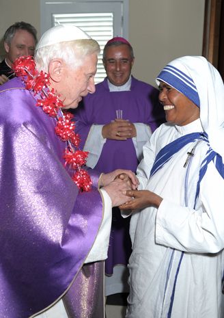 Những khoảnh khắc thời trang nhất của Giáo hoàng Benedict XVI - Hình 12