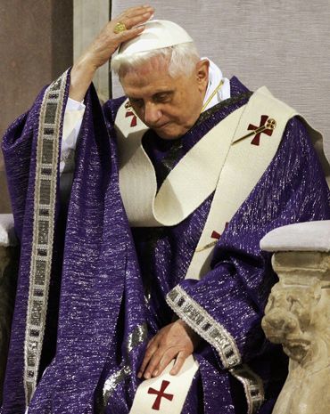 Những khoảnh khắc thời trang nhất của Giáo hoàng Benedict XVI - Hình 11