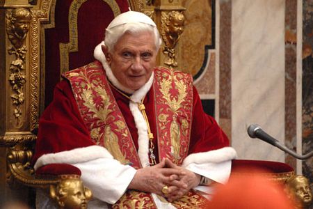 Những khoảnh khắc thời trang nhất của Giáo hoàng Benedict XVI - Hình 14