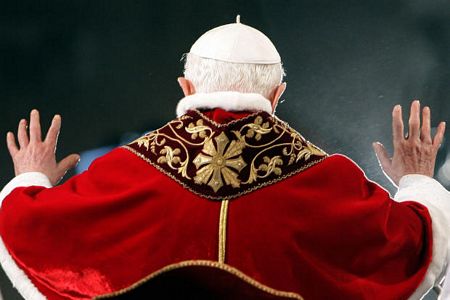 Những khoảnh khắc thời trang nhất của Giáo hoàng Benedict XVI - Hình 3