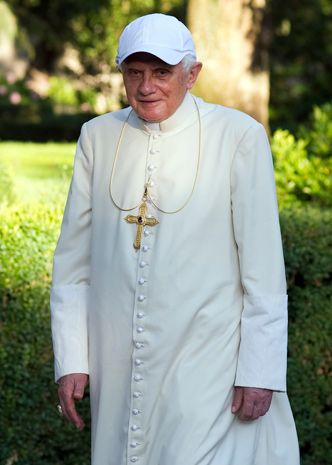 Những khoảnh khắc thời trang nhất của Giáo hoàng Benedict XVI - Hình 6