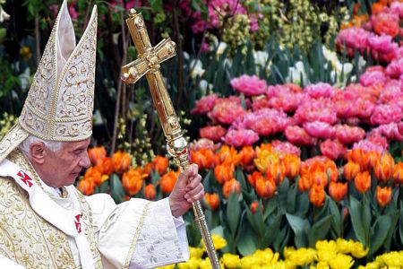 Những khoảnh khắc thời trang nhất của Giáo hoàng Benedict XVI - Hình 15