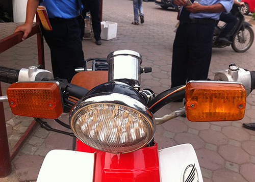 Cận cảnh xe máy Honda DD đỏ siêu zin tại Sài Gòn  Báo Kiến Thức