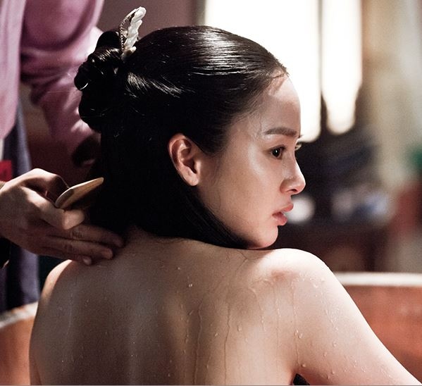 Cảnh tắm nóng bỏng của Kim Tae Hee.